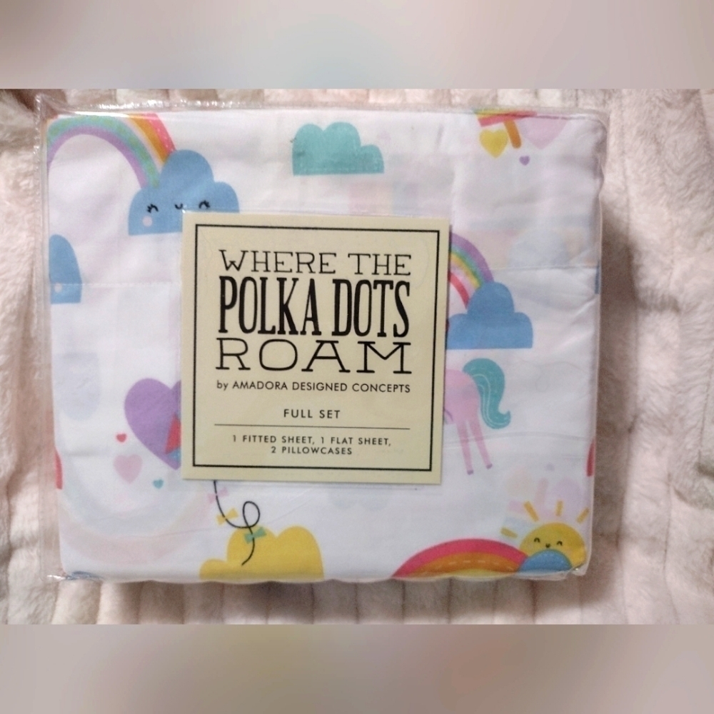 NWT Where the Polka Dots Roam Bedding Full Set